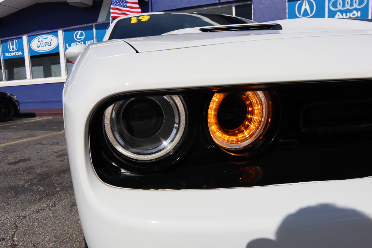 Dodge Challenger SXT RWD 2019