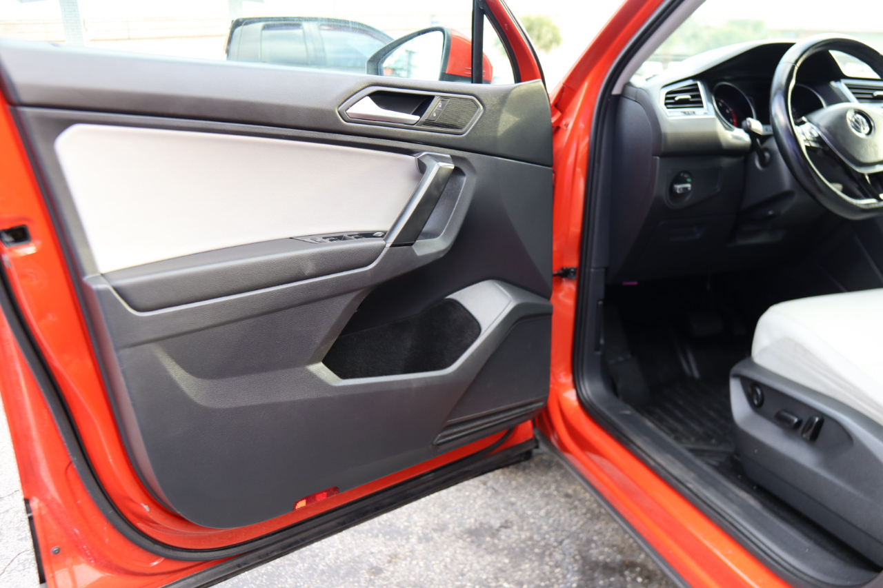 Volkswagen Tiguan 2.0T SEL R-Line Black FWD 2019