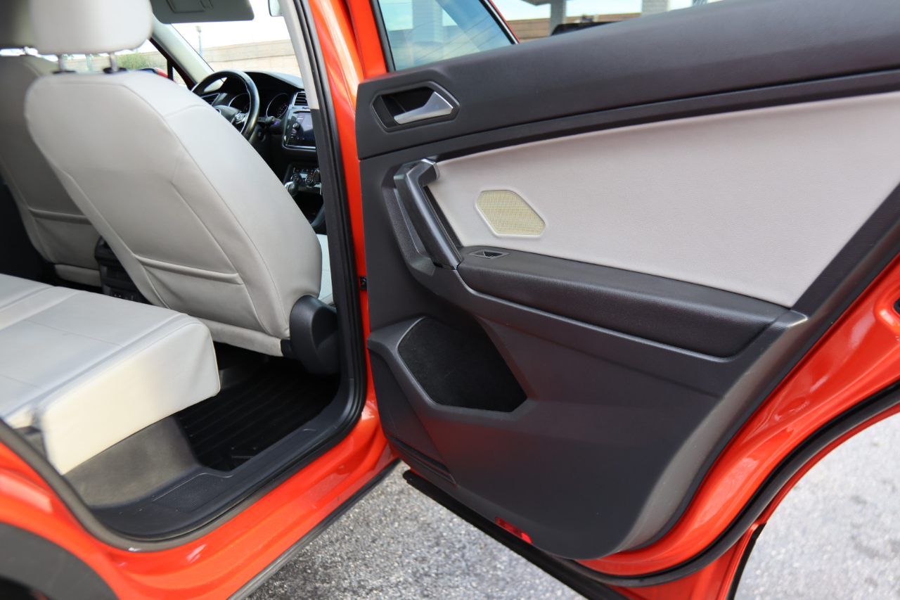 Volkswagen Tiguan 2.0T SEL R-Line Black FWD 2019