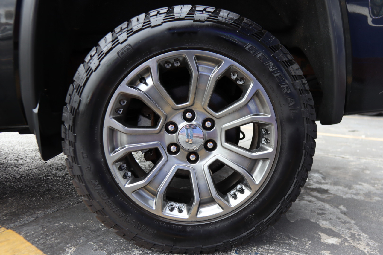 GMC Sierra 1500 4WD Crew Cab 143.5" Denali 2017