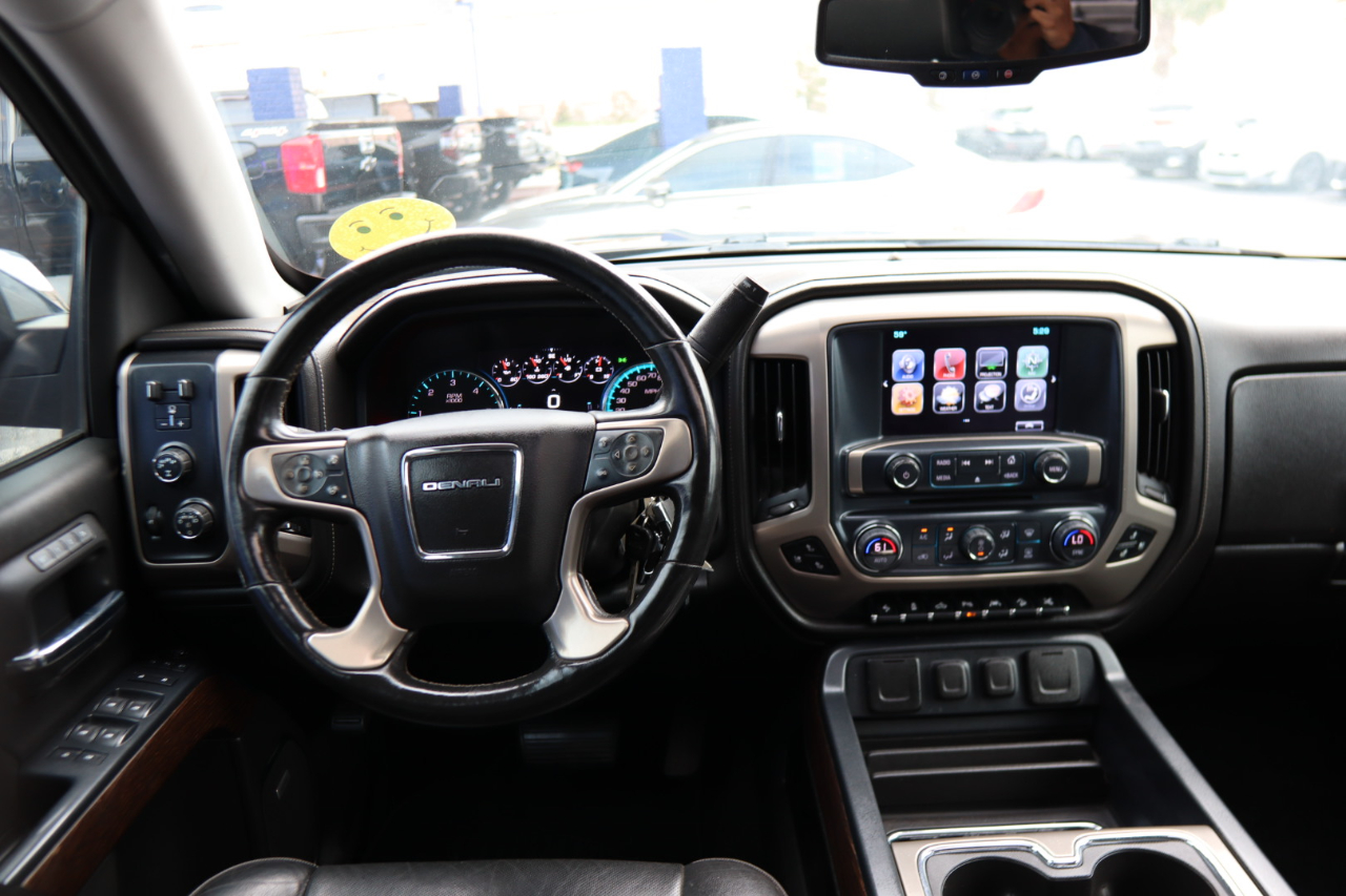 GMC Sierra 1500 4WD Crew Cab 143.5" Denali 2017