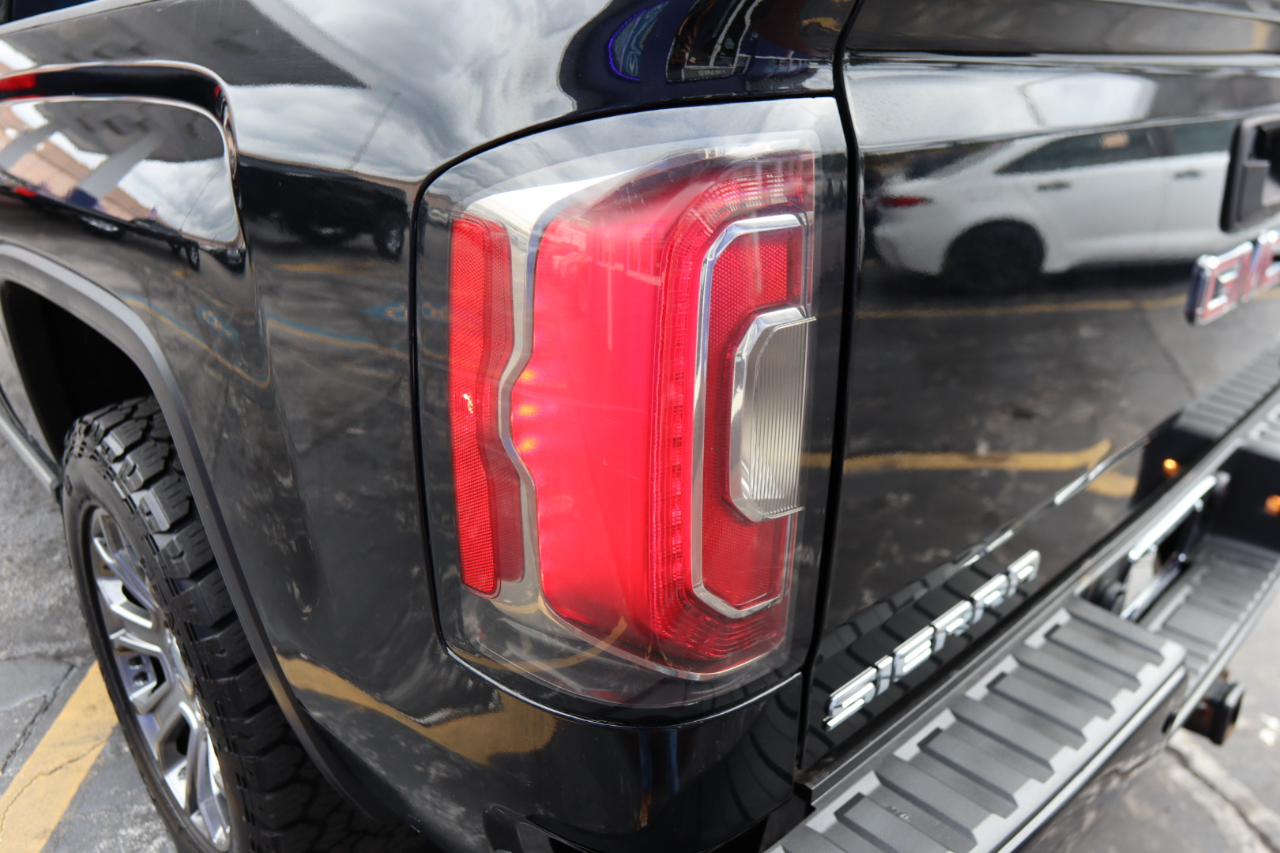 GMC Sierra 1500 4WD Crew Cab 143.5" Denali 2017