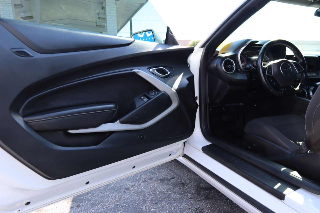 Chevrolet Camaro 2dr Cpe 1LT 2019