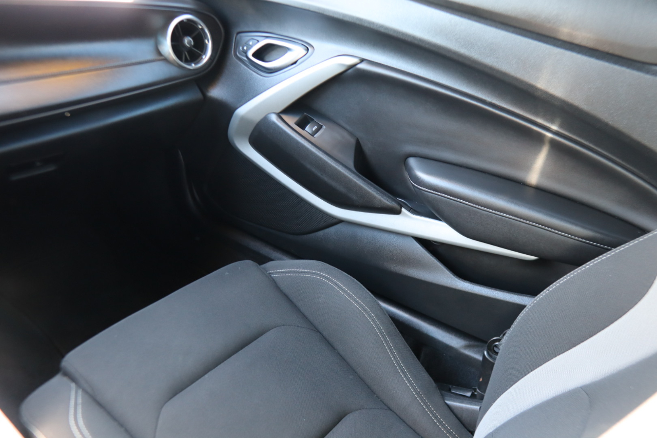 Chevrolet Camaro 2dr Cpe 1LT 2019