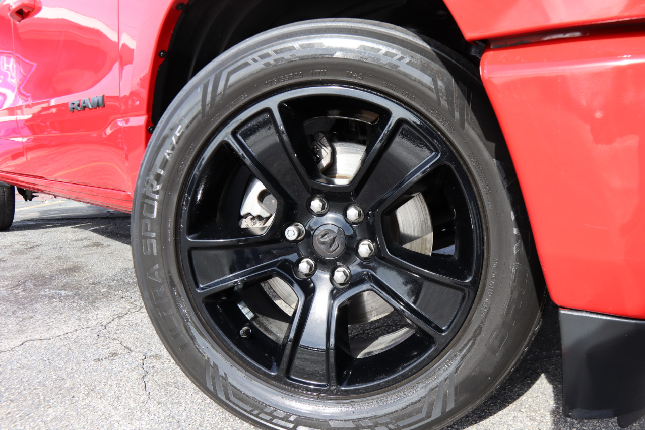 RAM 1500 Big Horn 4x4 Crew Cab 5'7" Box 2020