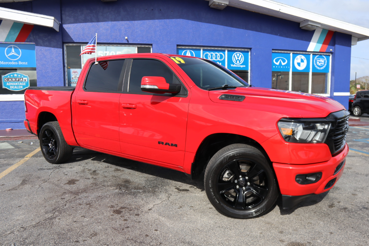 RAM 1500 Big Horn 4x4 Crew Cab 5'7" Box 2020