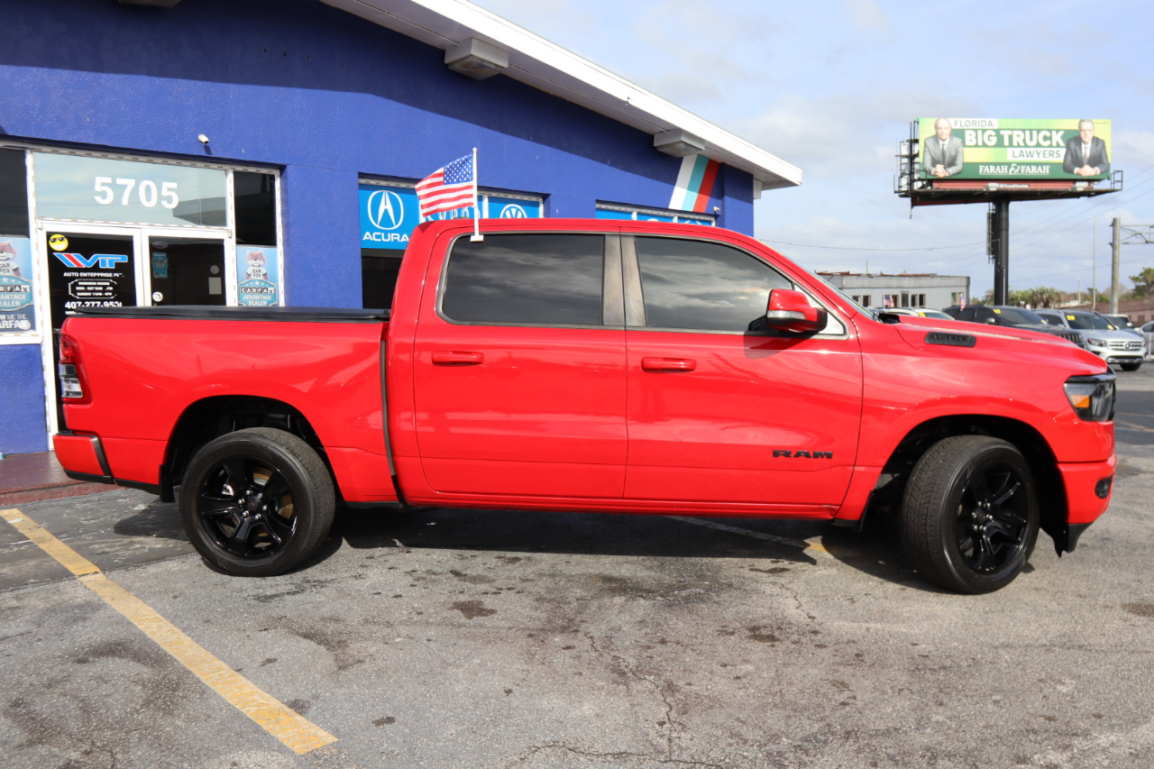 RAM 1500 Big Horn 4x4 Crew Cab 5'7" Box 2020