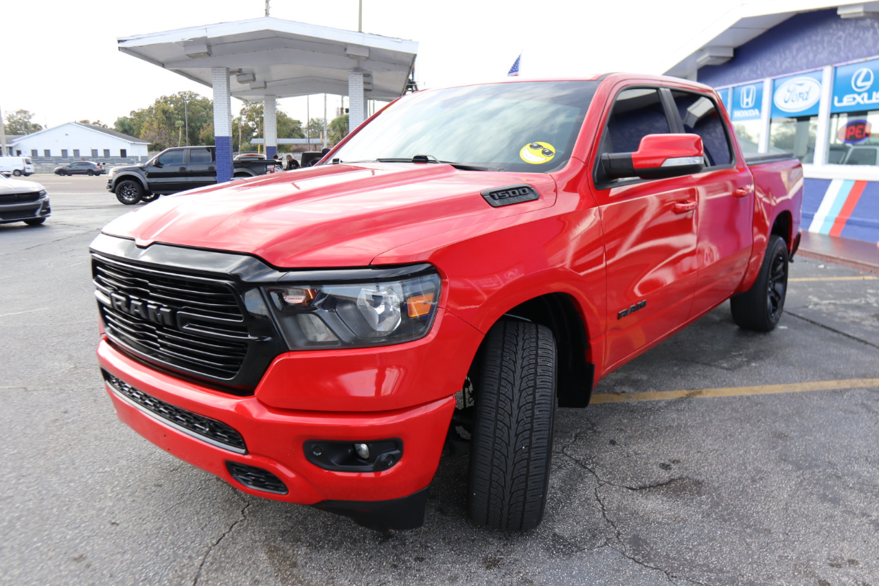 RAM 1500 Big Horn 4x4 Crew Cab 5'7" Box 2020