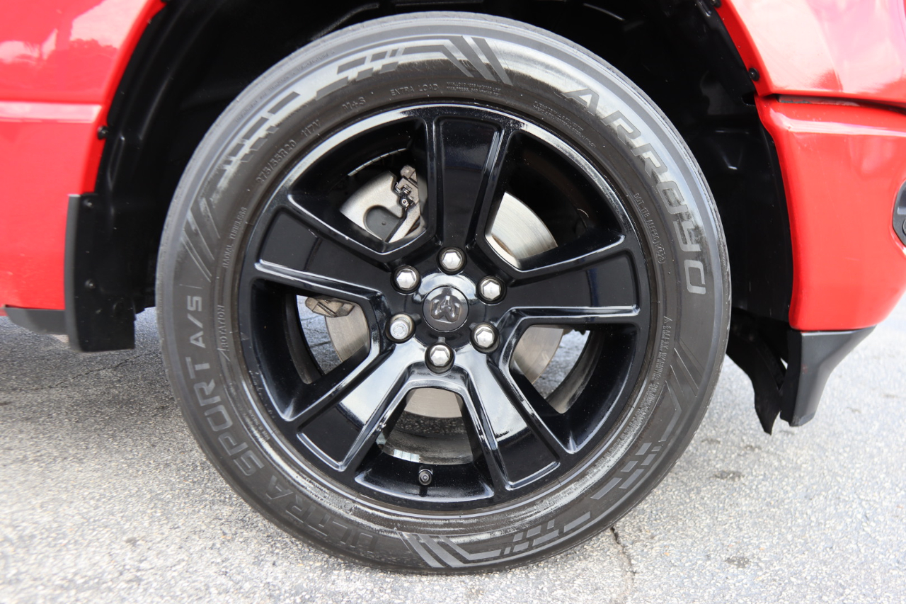 RAM 1500 Big Horn 4x4 Crew Cab 5'7" Box 2020