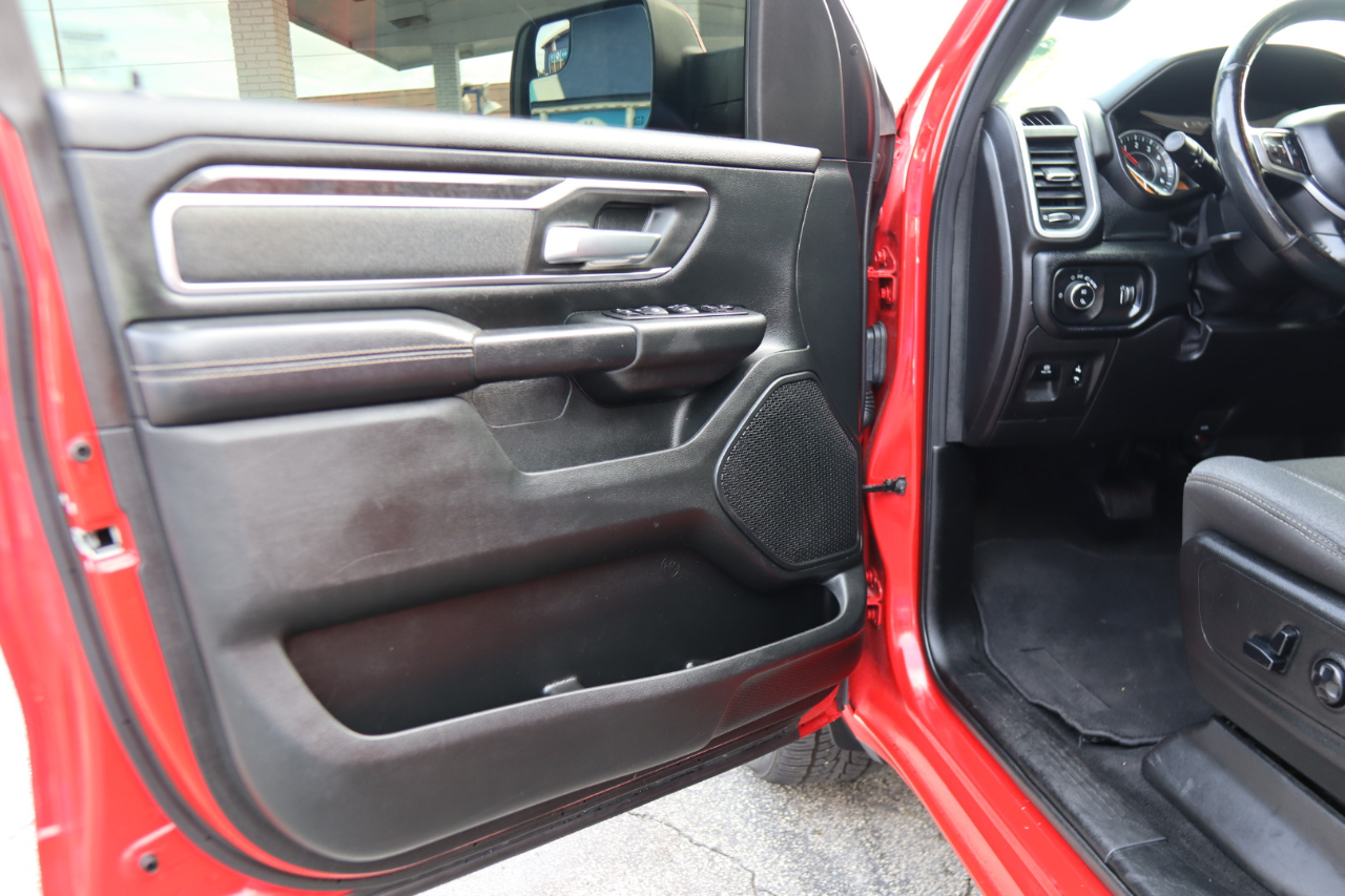 RAM 1500 Big Horn 4x4 Crew Cab 5'7" Box 2020