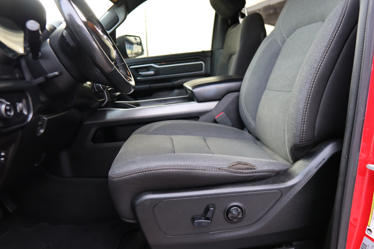 RAM 1500 Big Horn 4x4 Crew Cab 5'7" Box 2020