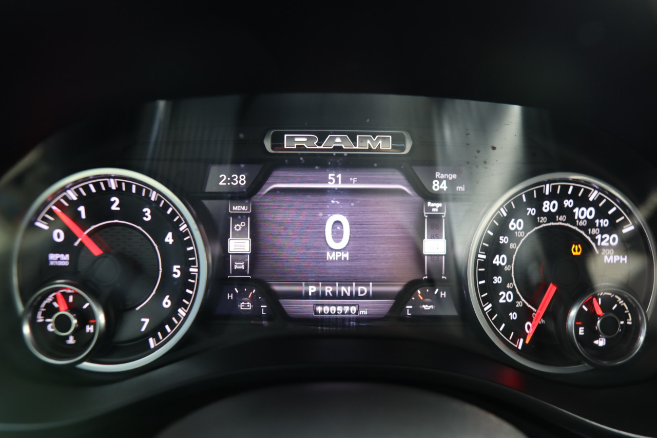 RAM 1500 Big Horn 4x4 Crew Cab 5'7" Box 2020