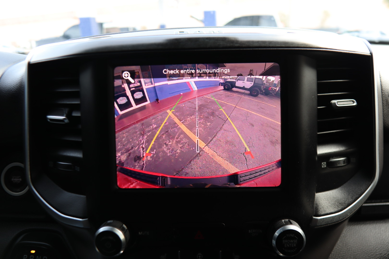 RAM 1500 Big Horn 4x4 Crew Cab 5'7" Box 2020