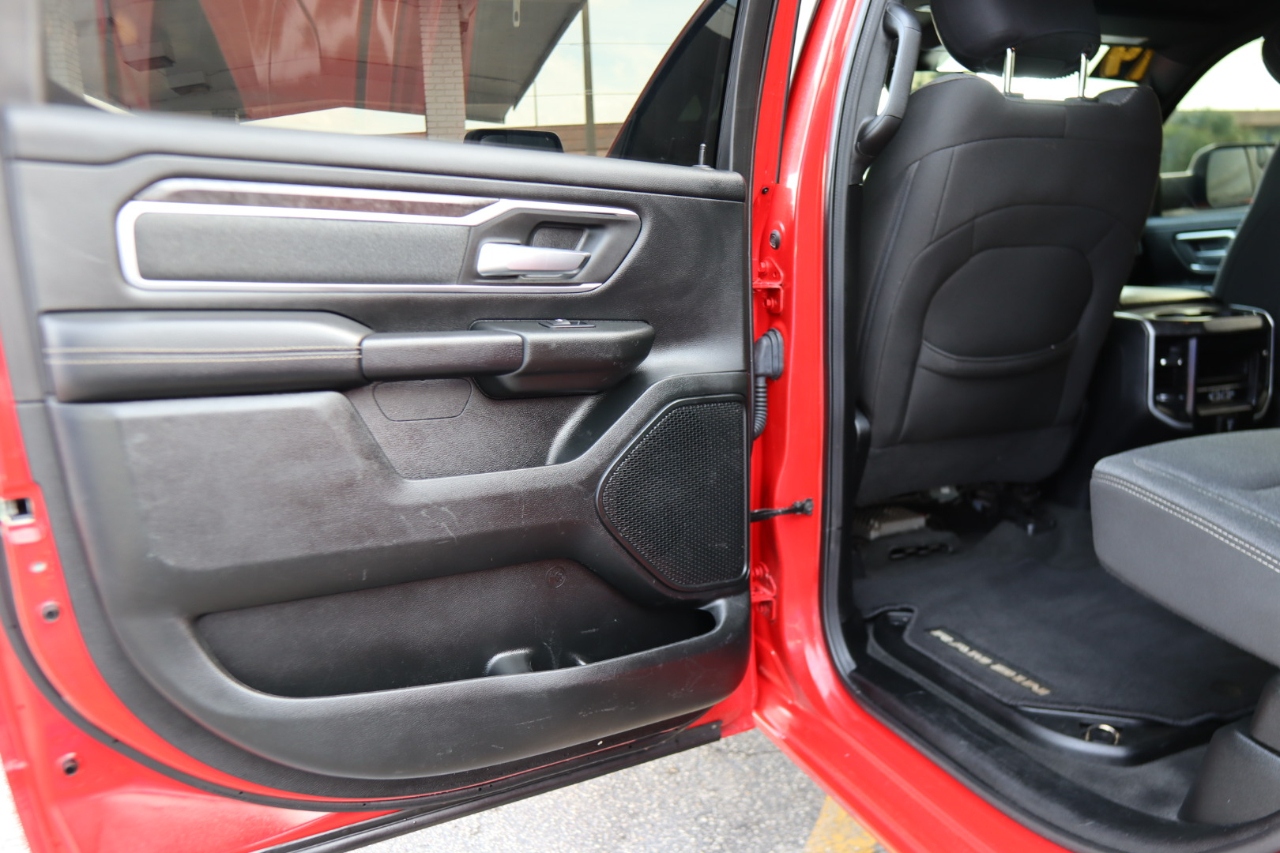 RAM 1500 Big Horn 4x4 Crew Cab 5'7" Box 2020