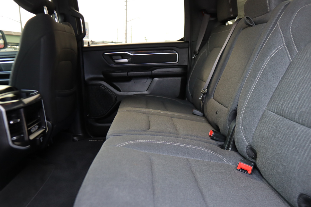 RAM 1500 Big Horn 4x4 Crew Cab 5'7" Box 2020