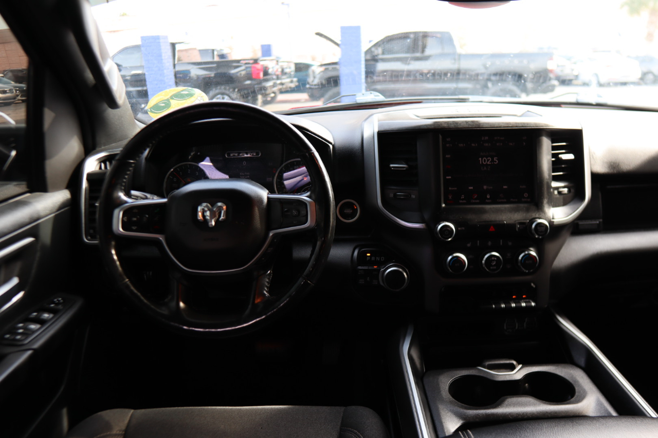 RAM 1500 Big Horn 4x4 Crew Cab 5'7" Box 2020