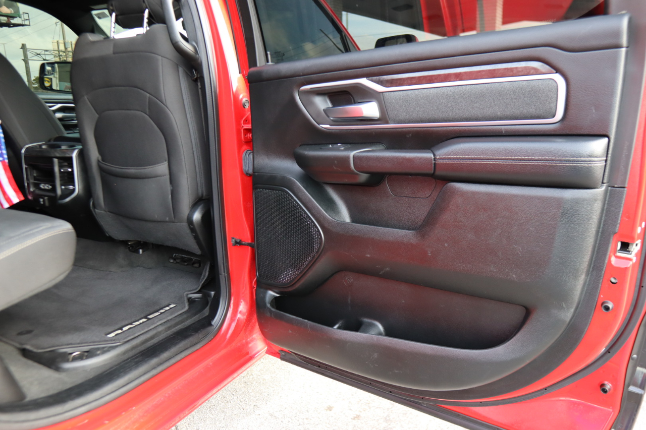 RAM 1500 Big Horn 4x4 Crew Cab 5'7" Box 2020