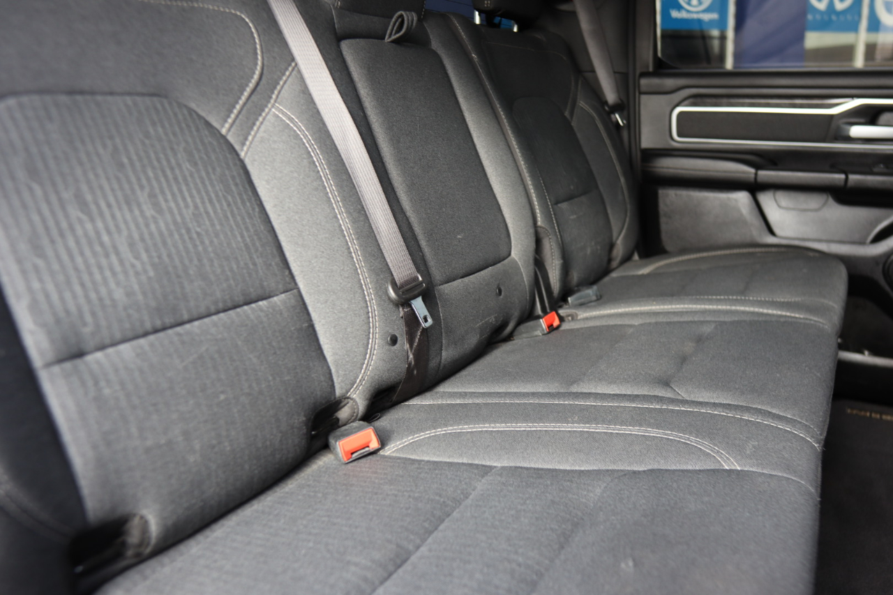 RAM 1500 Big Horn 4x4 Crew Cab 5'7" Box 2020