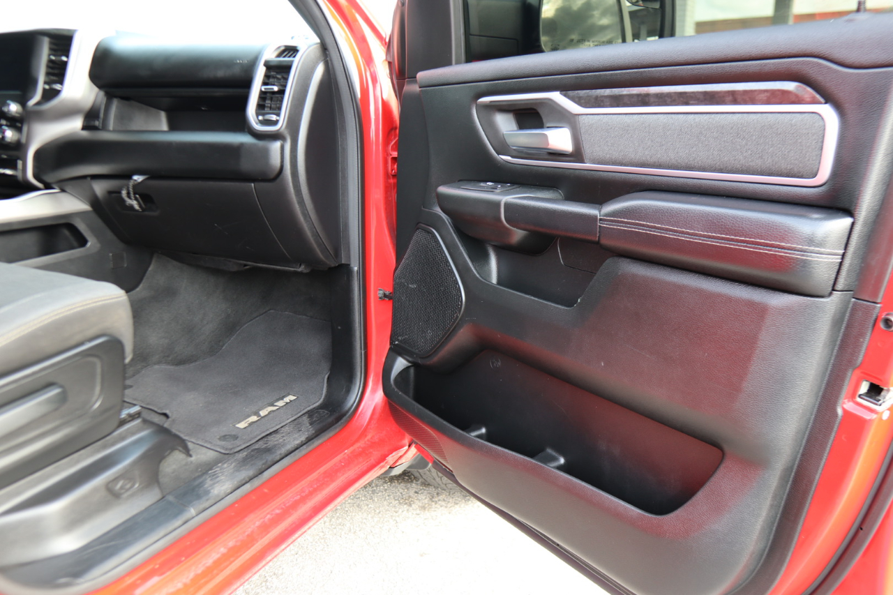 RAM 1500 Big Horn 4x4 Crew Cab 5'7" Box 2020