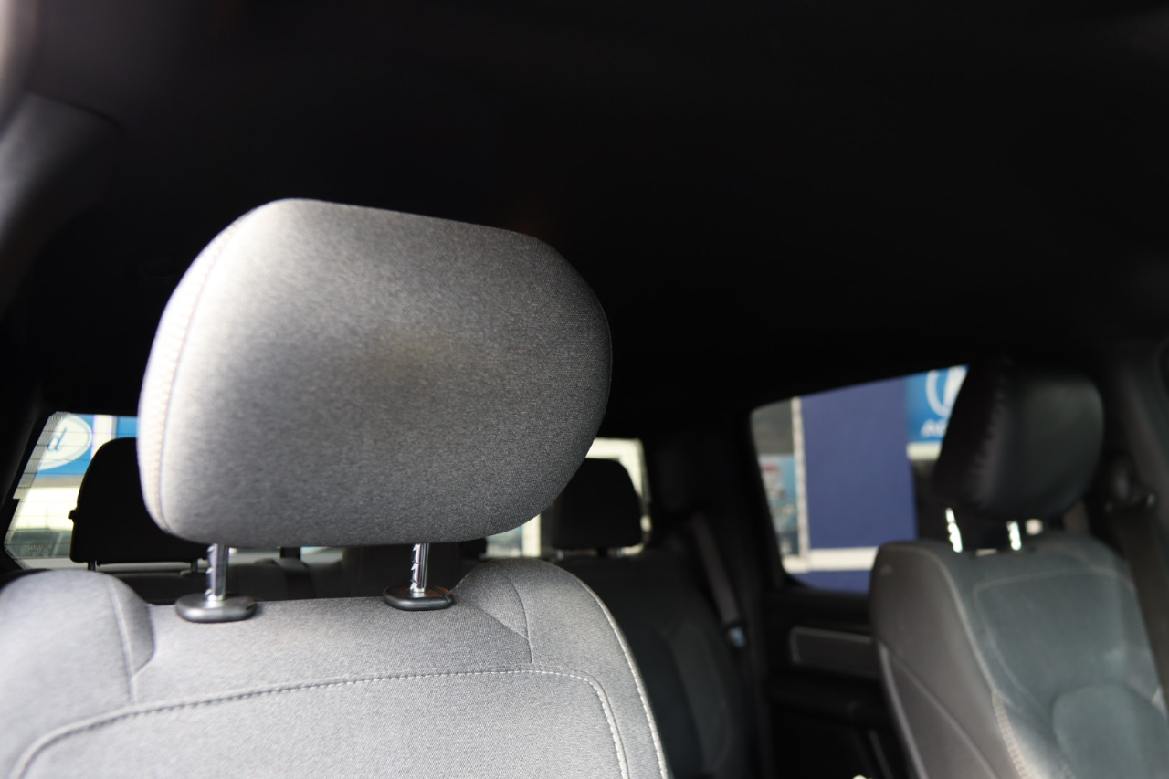 RAM 1500 Big Horn 4x4 Crew Cab 5'7" Box 2020