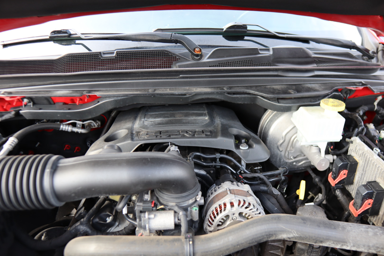 RAM 1500 Big Horn 4x4 Crew Cab 5'7" Box 2020