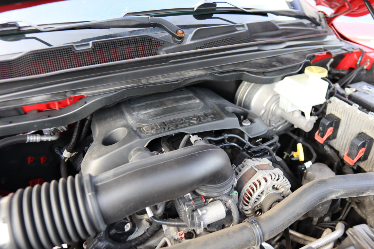 RAM 1500 Big Horn 4x4 Crew Cab 5'7" Box 2020