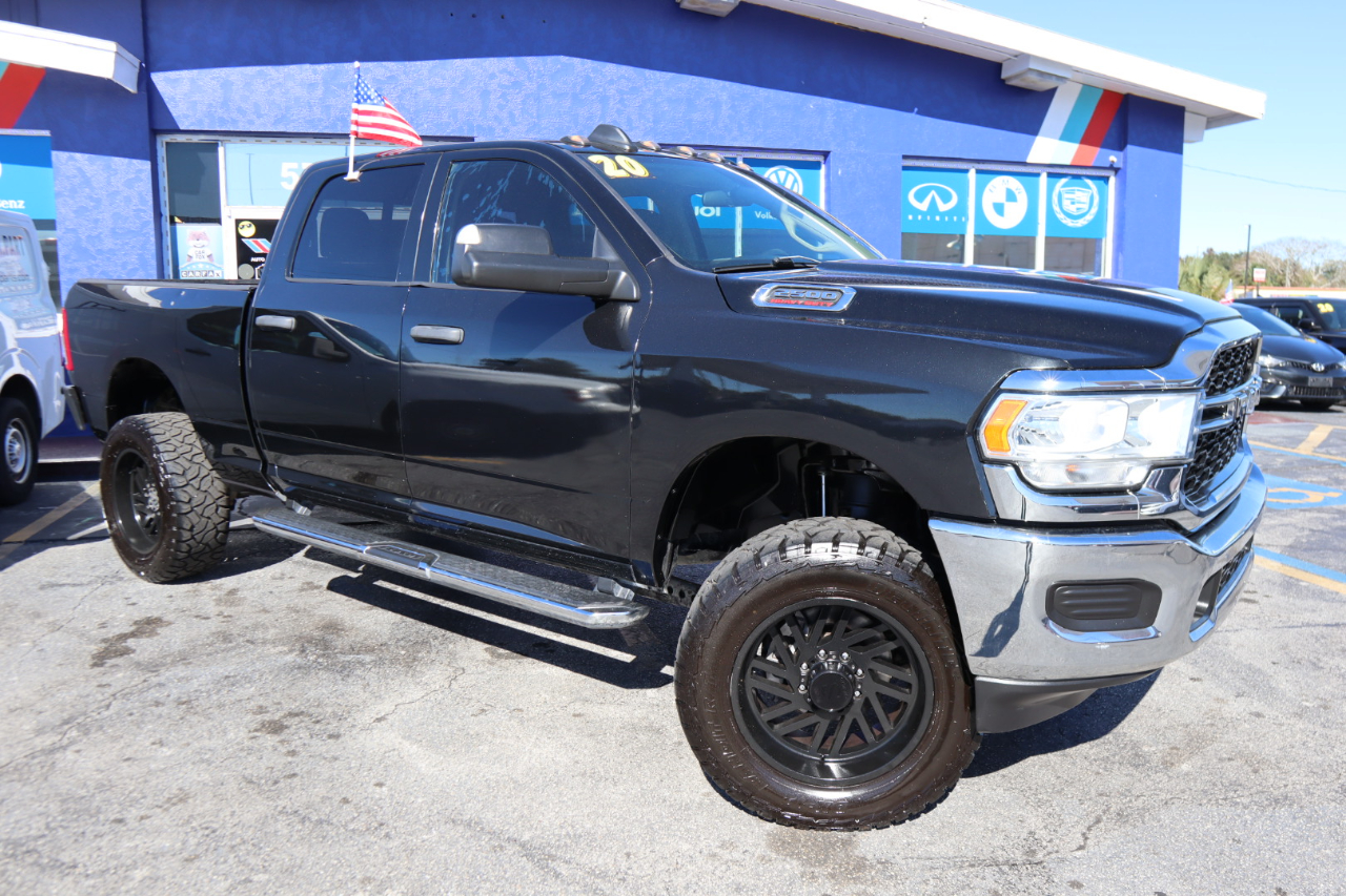 RAM 2500 Tradesman 4x4 Crew Cab 6'4" Box 2020