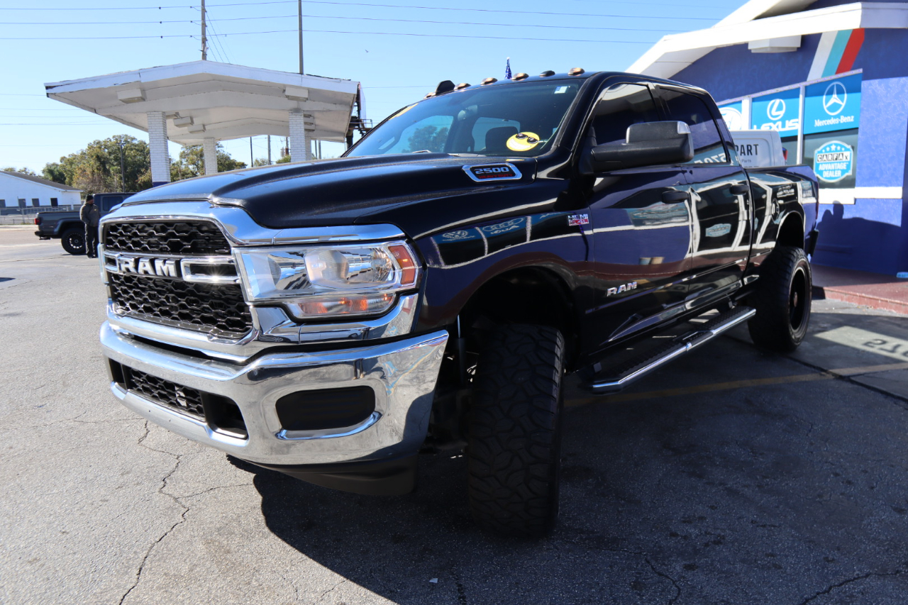 RAM 2500 Tradesman 4x4 Crew Cab 6'4" Box 2020