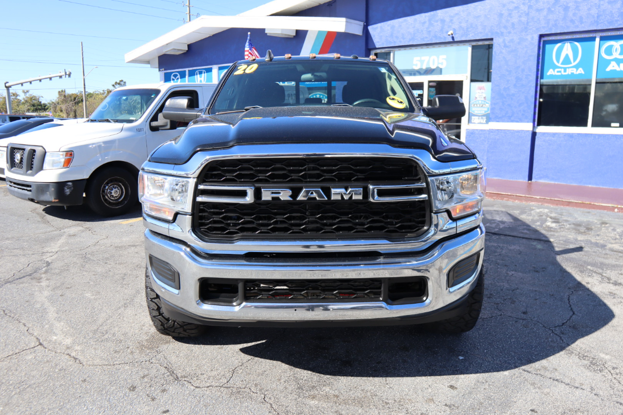 RAM 2500 Tradesman 4x4 Crew Cab 6'4" Box 2020