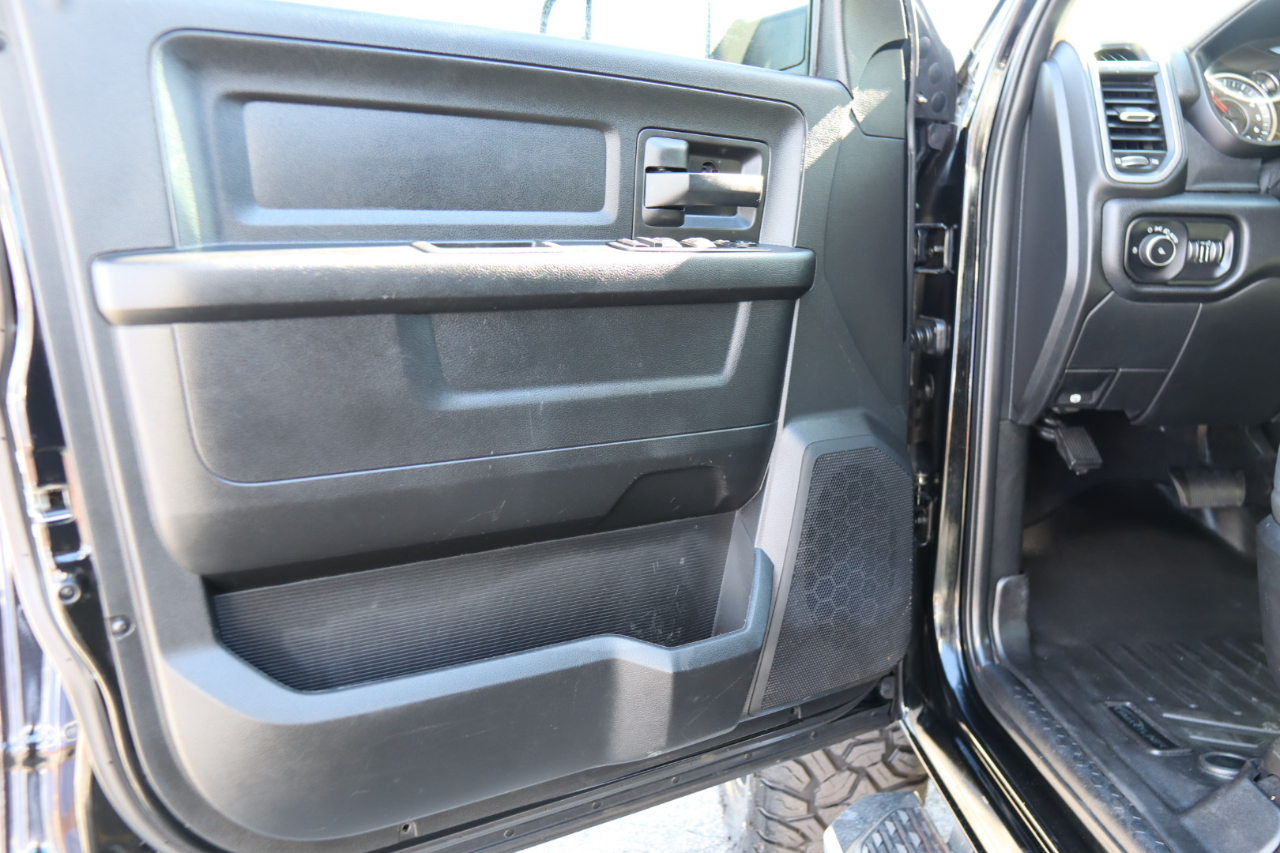 RAM 2500 Tradesman 4x4 Crew Cab 6'4" Box 2020