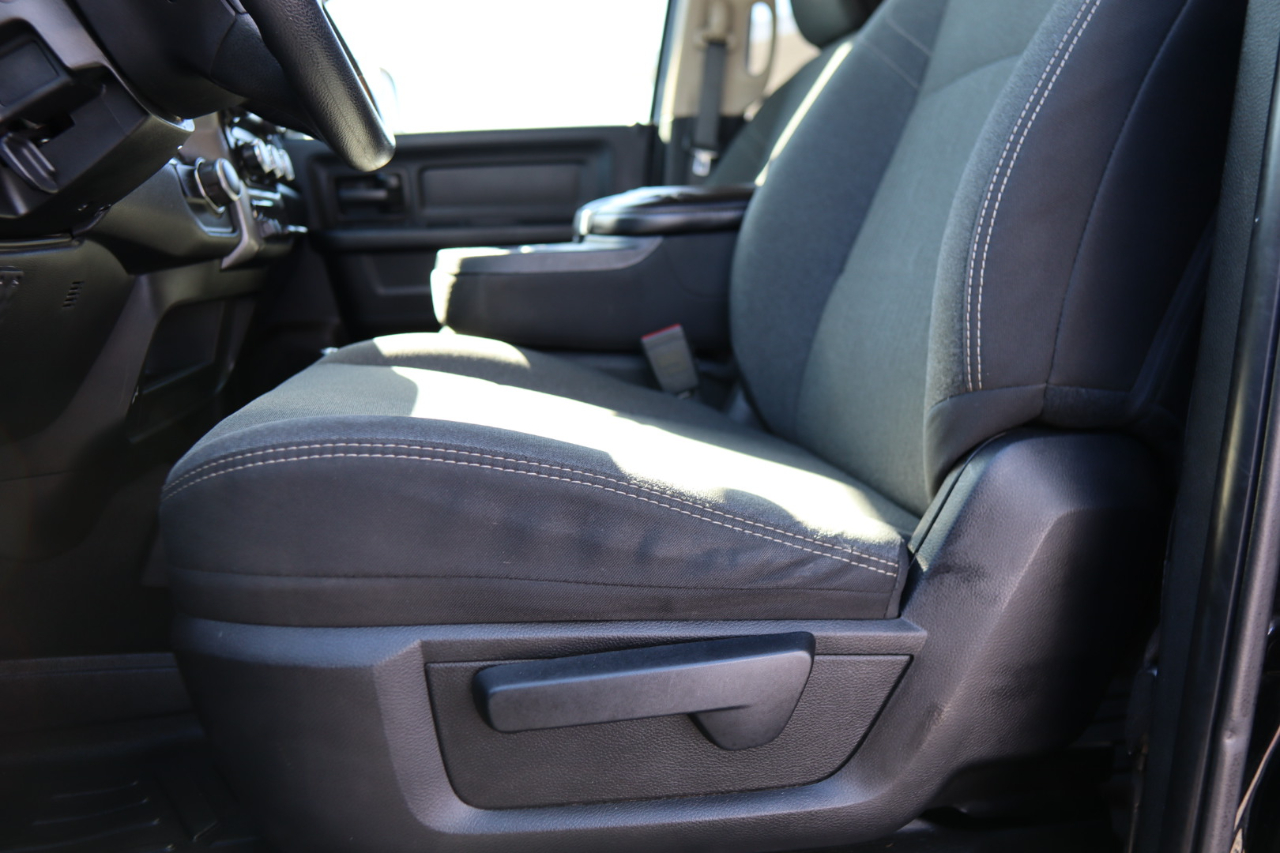 RAM 2500 Tradesman 4x4 Crew Cab 6'4" Box 2020