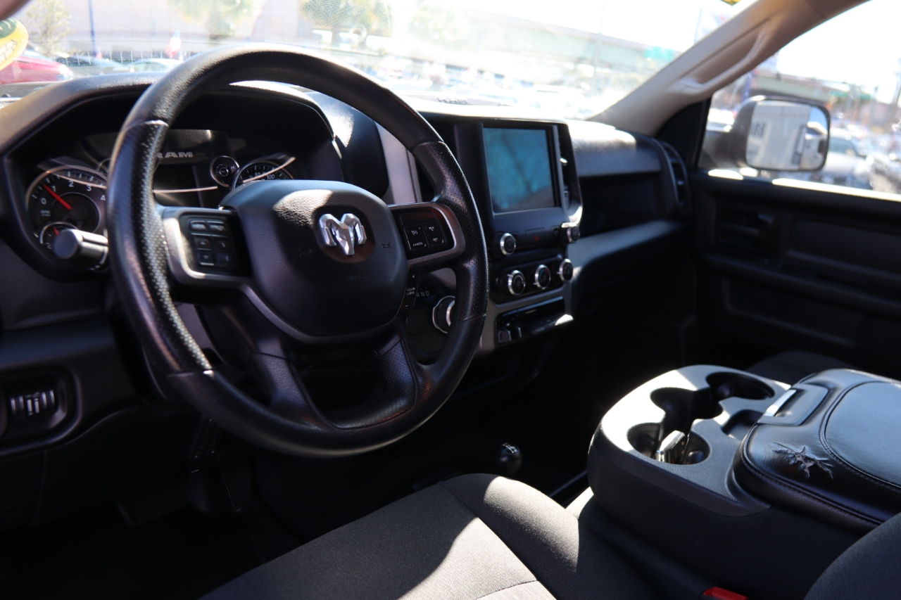 RAM 2500 Tradesman 4x4 Crew Cab 6'4" Box 2020