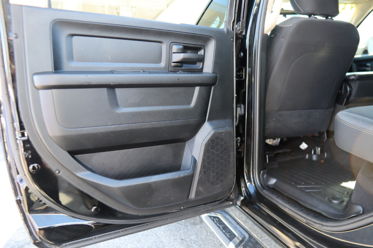 RAM 2500 Tradesman 4x4 Crew Cab 6'4" Box 2020