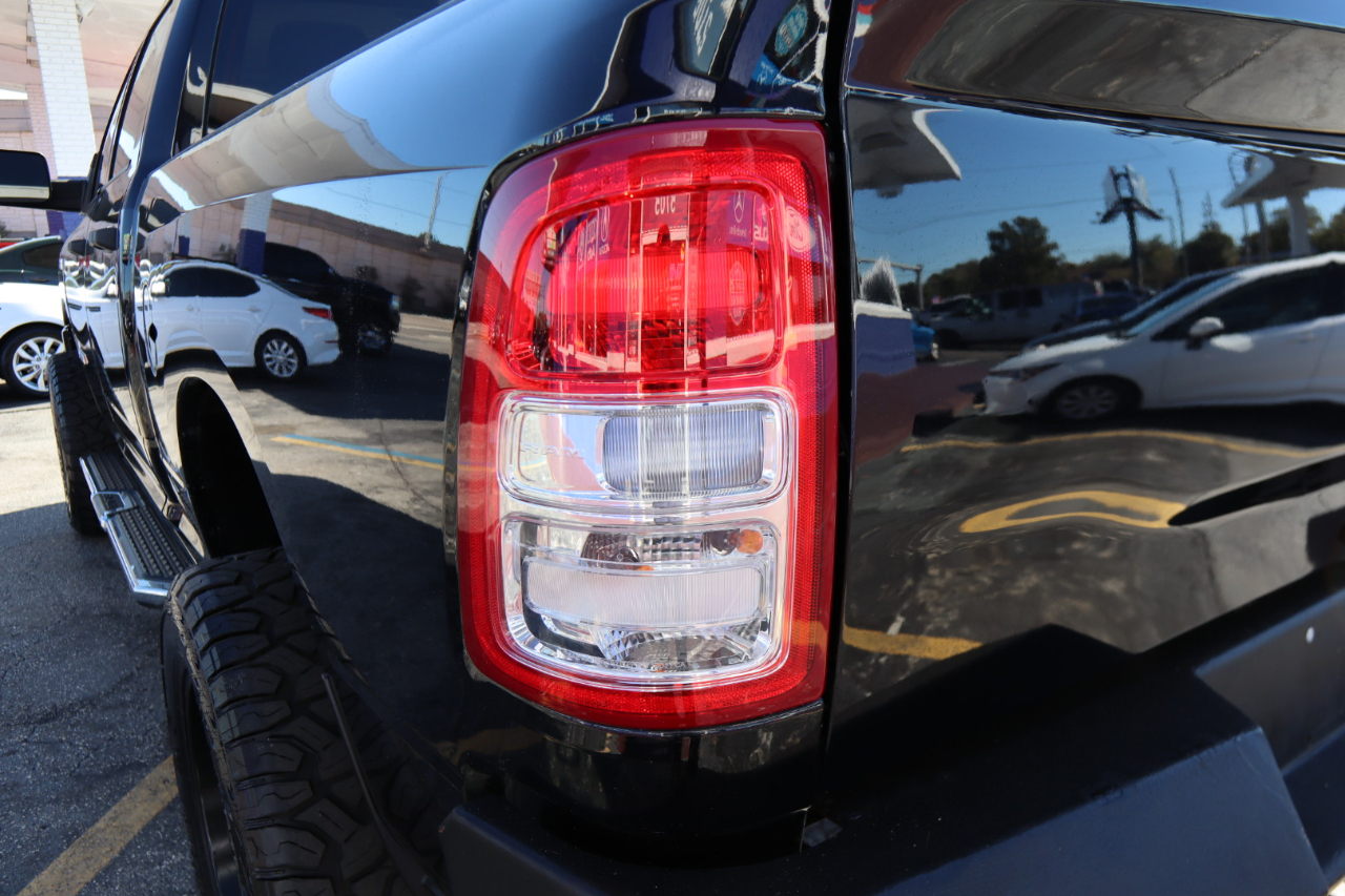 RAM 2500 Tradesman 4x4 Crew Cab 6'4" Box 2020