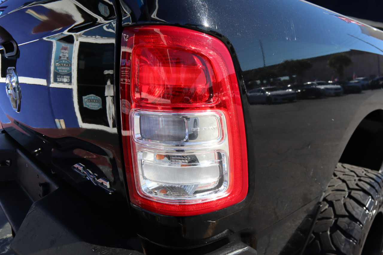 RAM 2500 Tradesman 4x4 Crew Cab 6'4" Box 2020