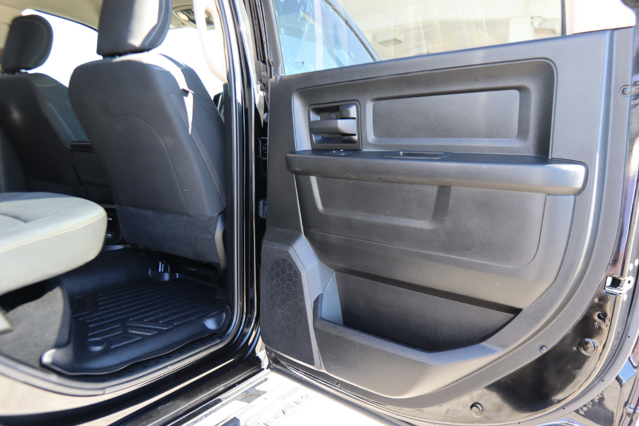 RAM 2500 Tradesman 4x4 Crew Cab 6'4" Box 2020