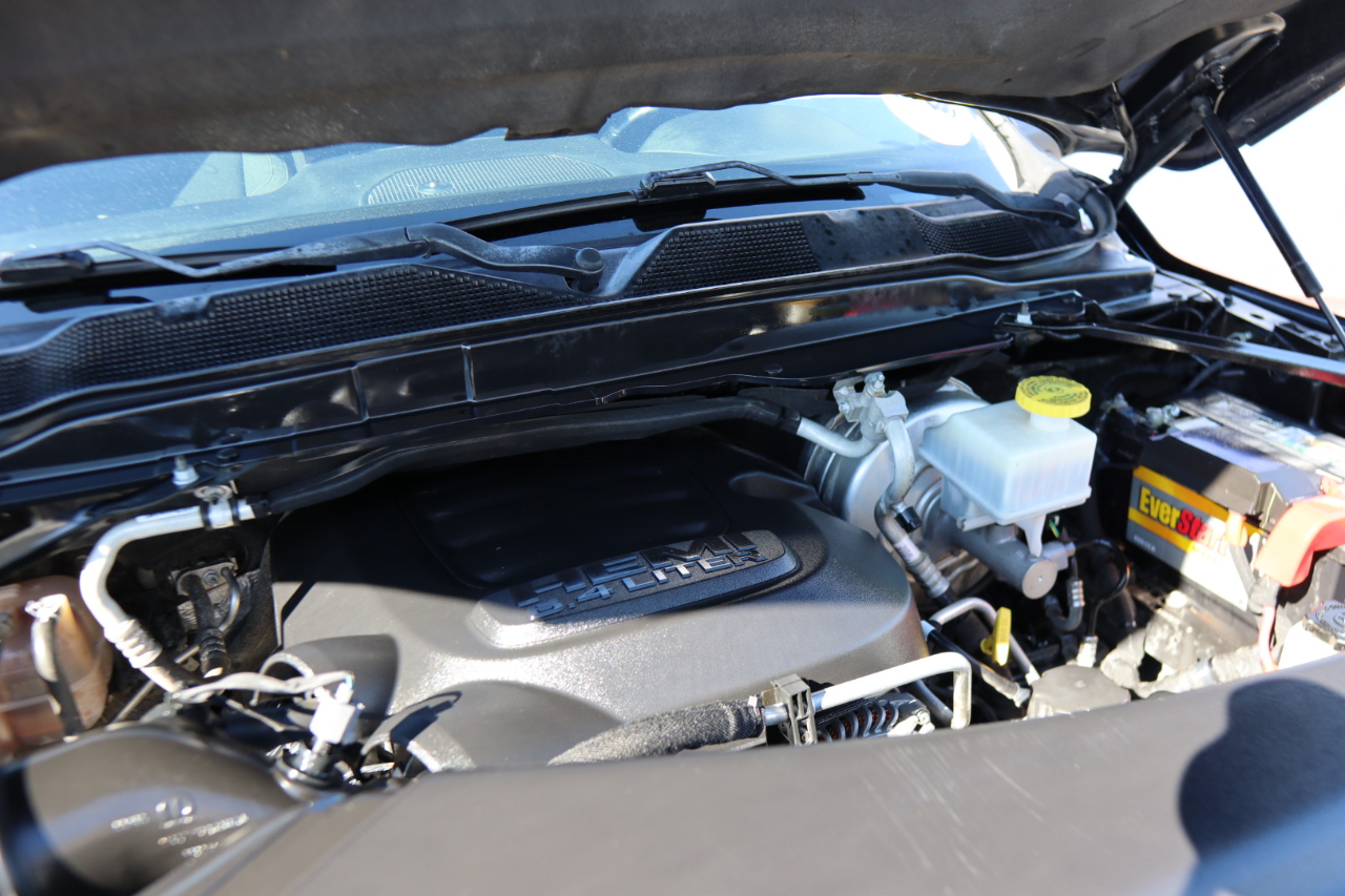 RAM 2500 Tradesman 4x4 Crew Cab 6'4" Box 2020