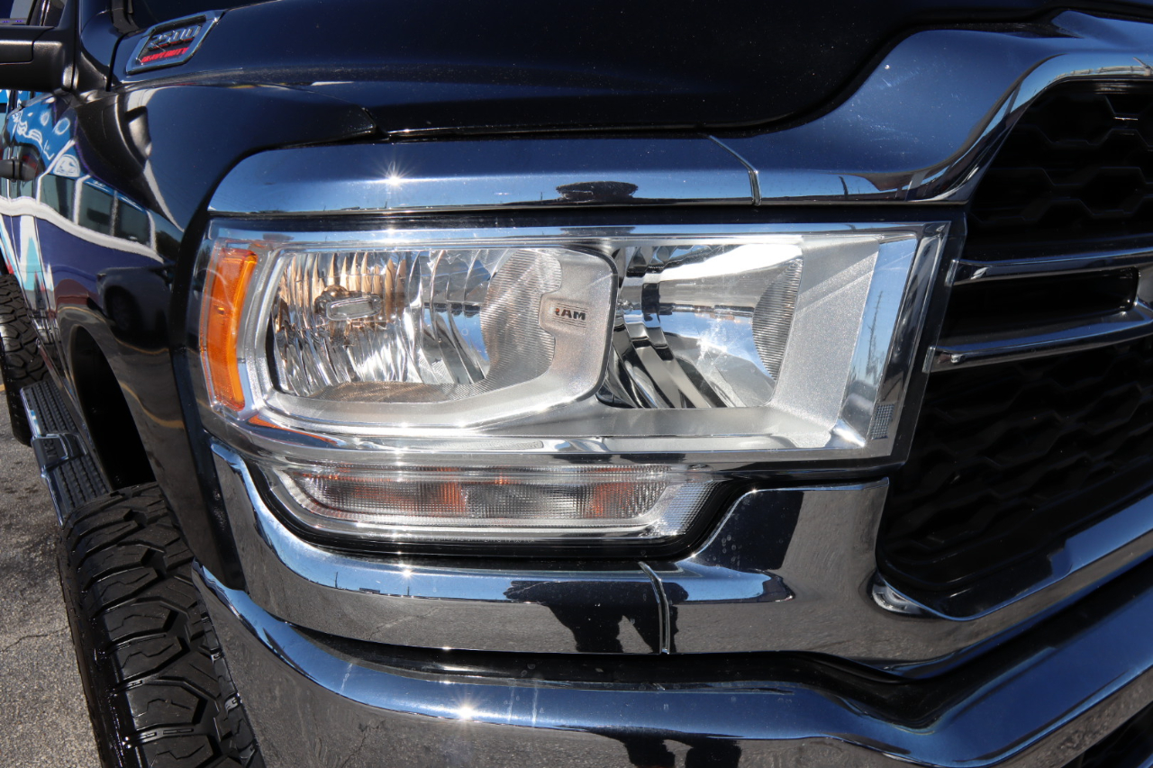 RAM 2500 Tradesman 4x4 Crew Cab 6'4" Box 2020