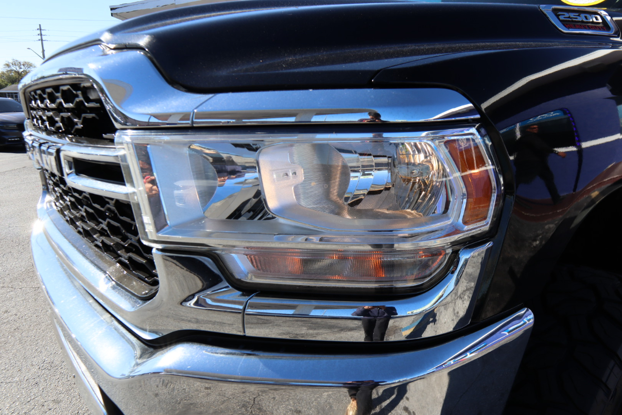 RAM 2500 Tradesman 4x4 Crew Cab 6'4" Box 2020