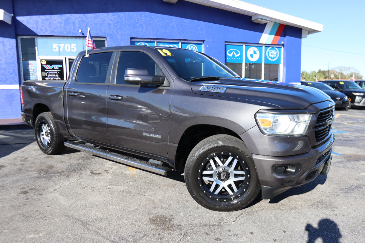 RAM 1500 Big Horn/Lone Star 4x4 Crew Cab 5'7" Box 2019