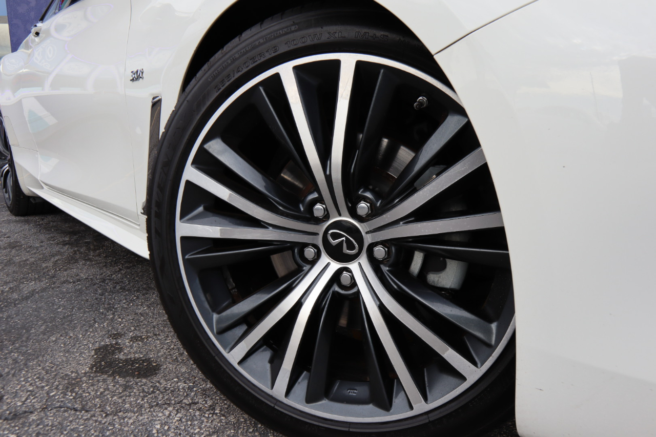 Infiniti Q60 3.0t LUXE RWD 2020