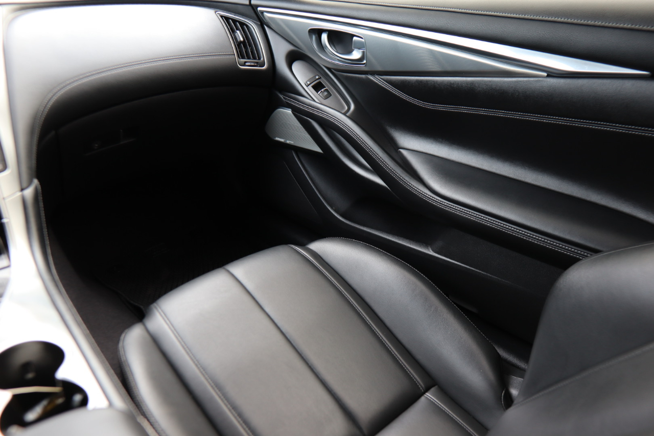 Infiniti Q60 3.0t LUXE RWD 2020