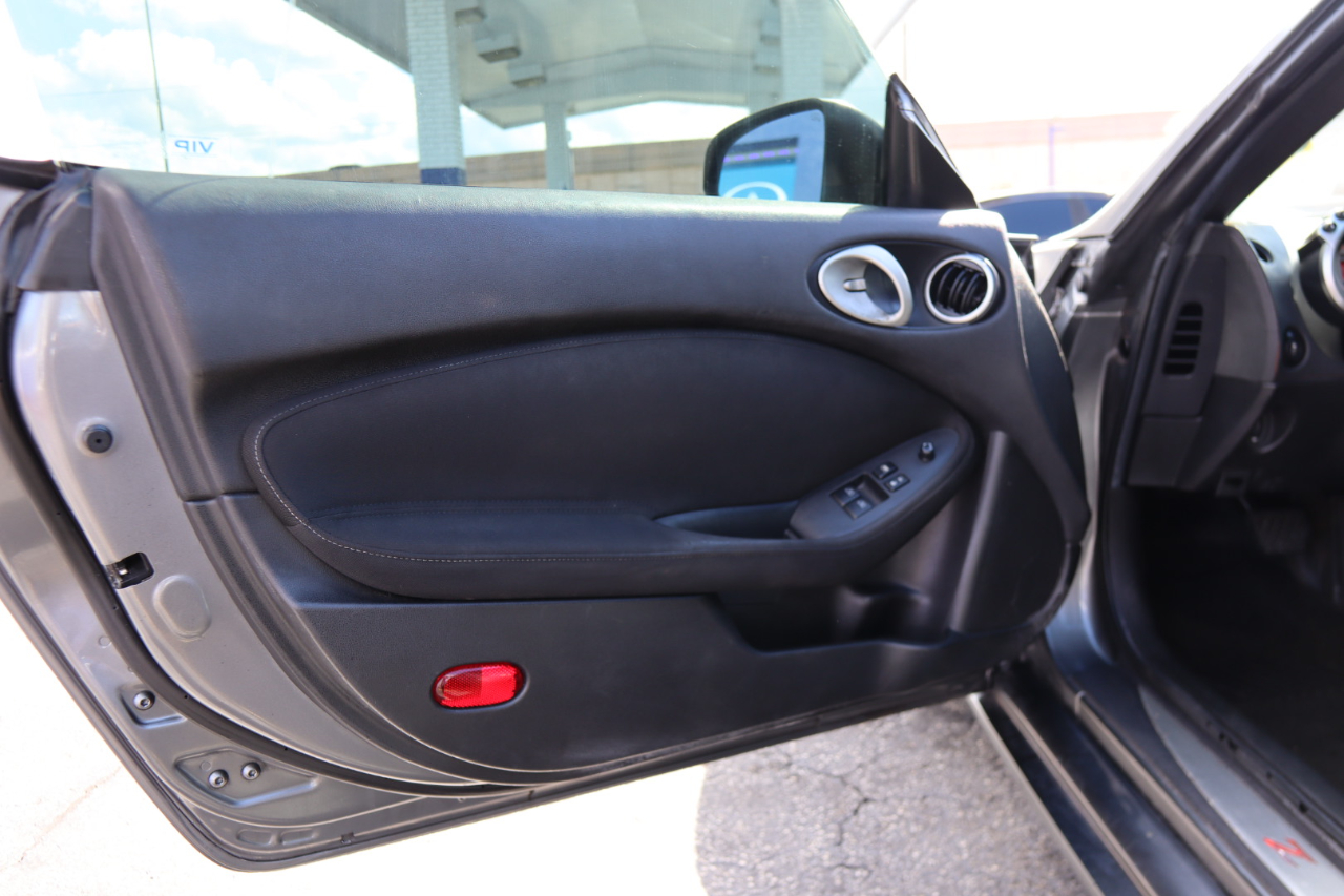 Nissan 370Z 2dr Cpe Auto 2012