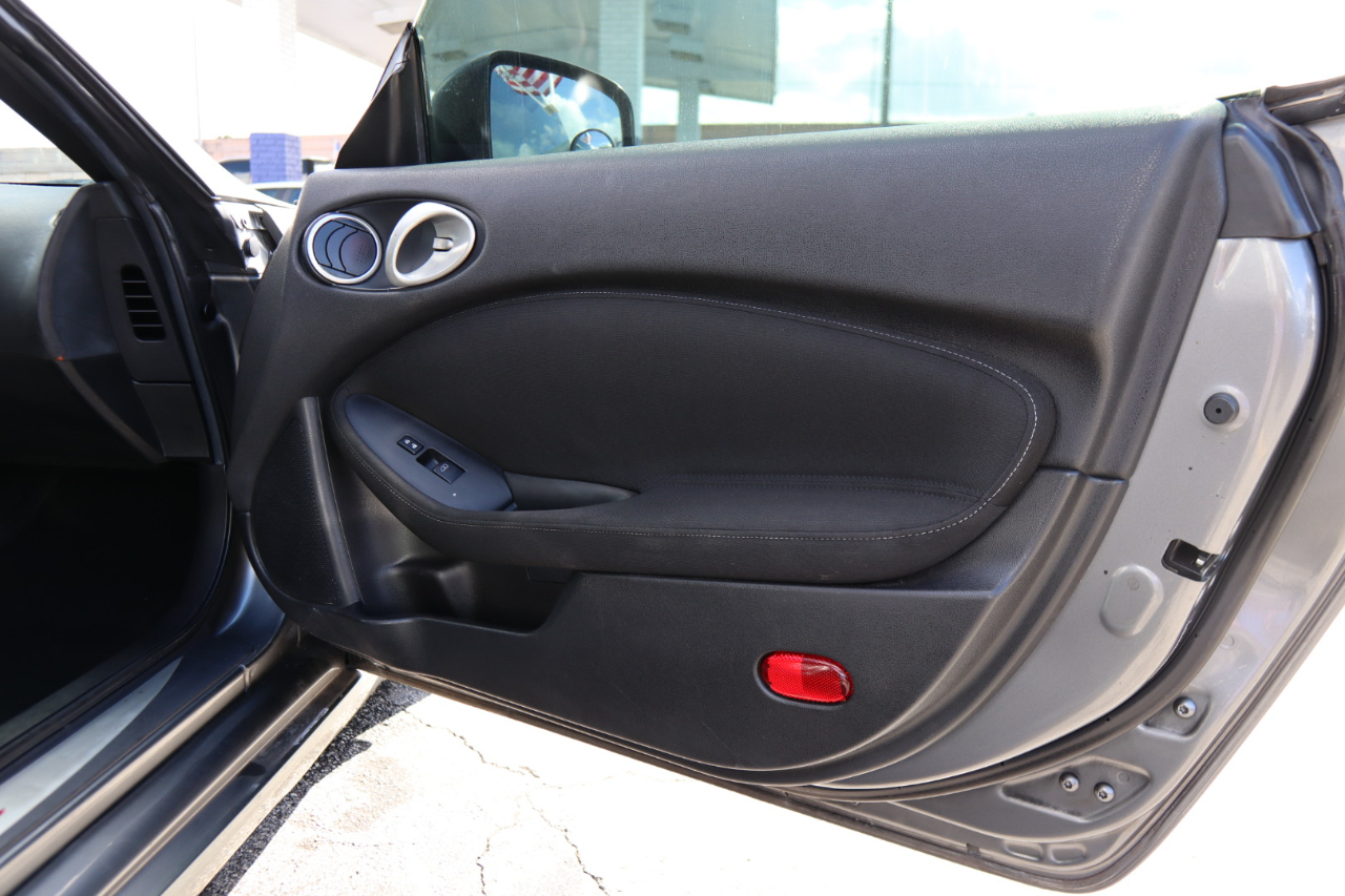 Nissan 370Z 2dr Cpe Auto 2012