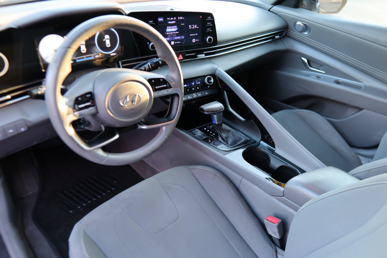 Hyundai Elantra SEL IVT 2022