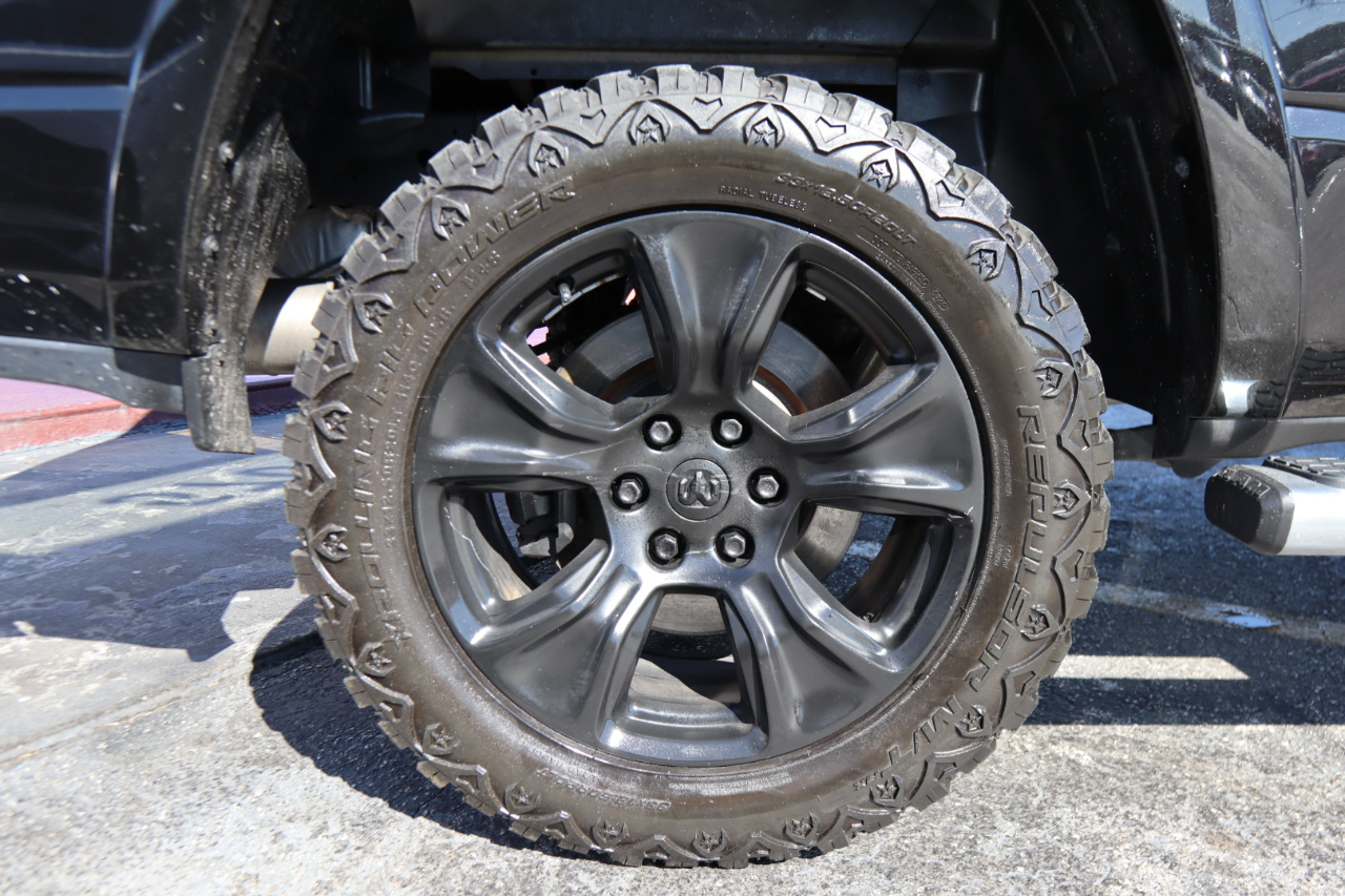 RAM 1500 Laramie 4x4 Crew Cab 5'7" Box 2019