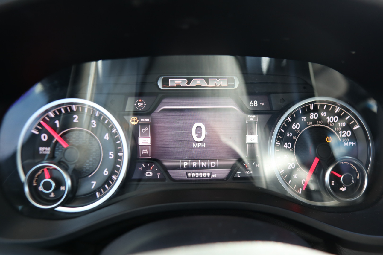 RAM 1500 Laramie 4x4 Crew Cab 5'7" Box 2019