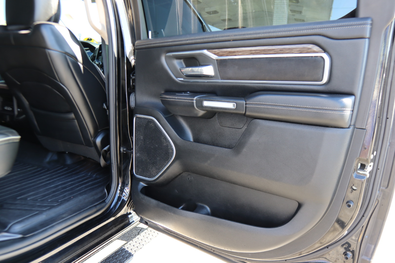 RAM 1500 Laramie 4x4 Crew Cab 5'7" Box 2019