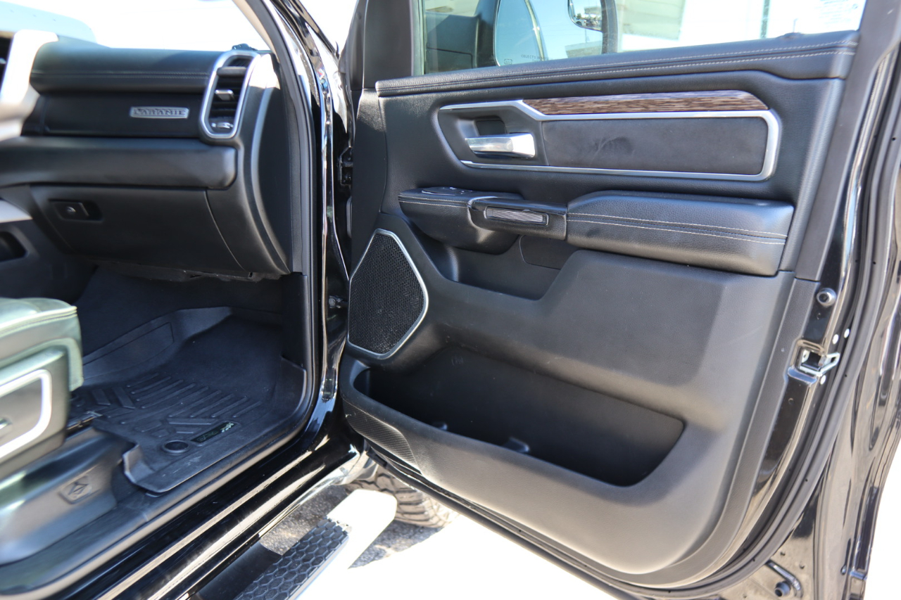 RAM 1500 Laramie 4x4 Crew Cab 5'7" Box 2019