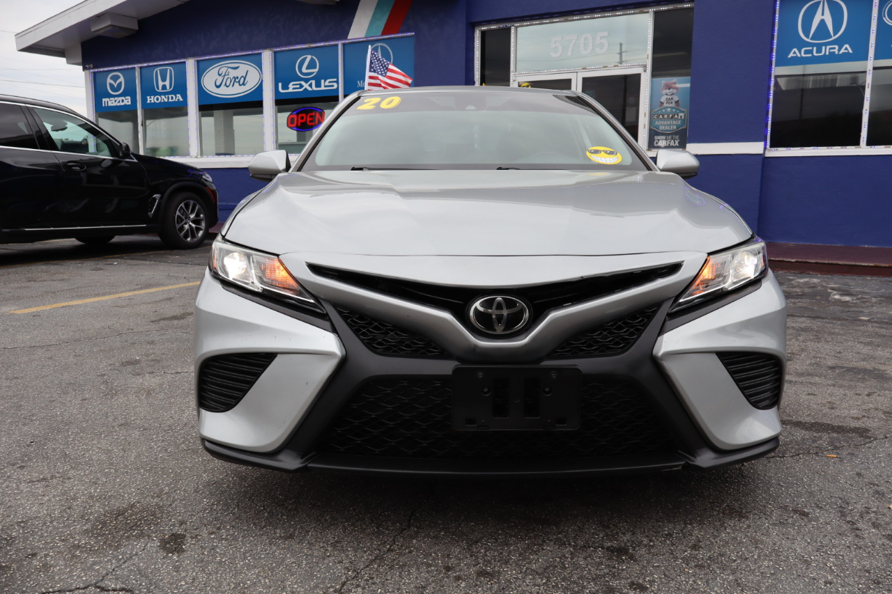 Toyota Camry SE Auto (Natl) 2020